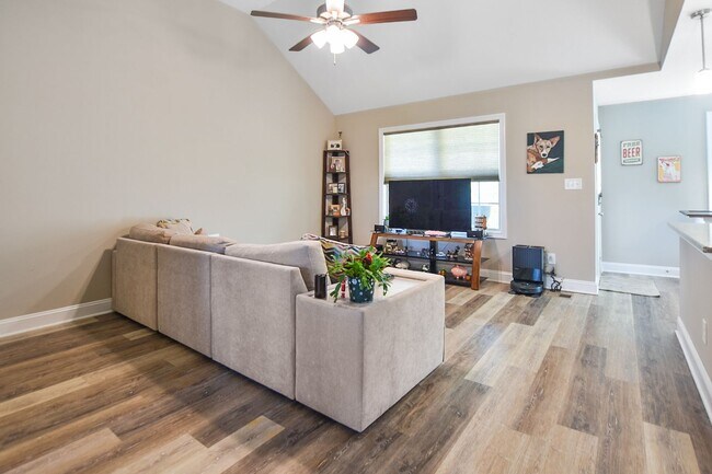 Foto del edificio - Pet Friendly Three Bedroom!