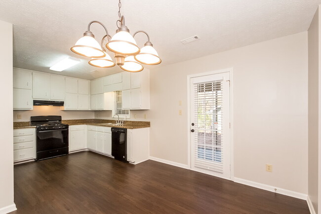 Foto del edificio - 470 Rosehill Dr