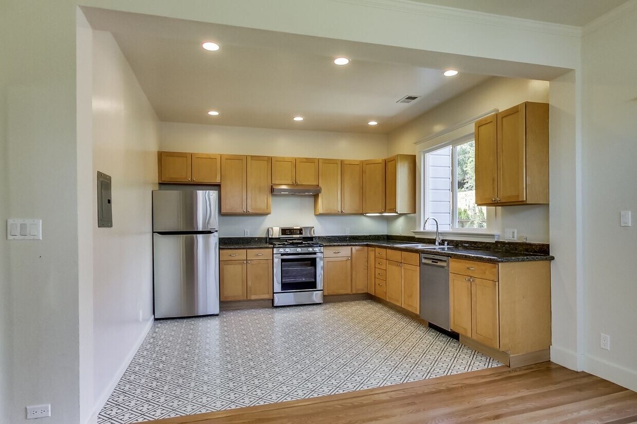 Primary Photo - 3738 22nd St