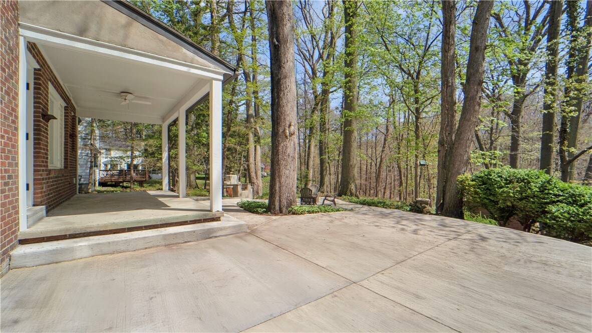 Foto del edificio - 288 Oakridge Dr