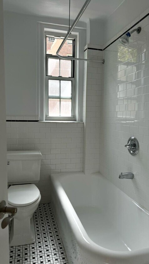 Building Photo - 117 W 13th St