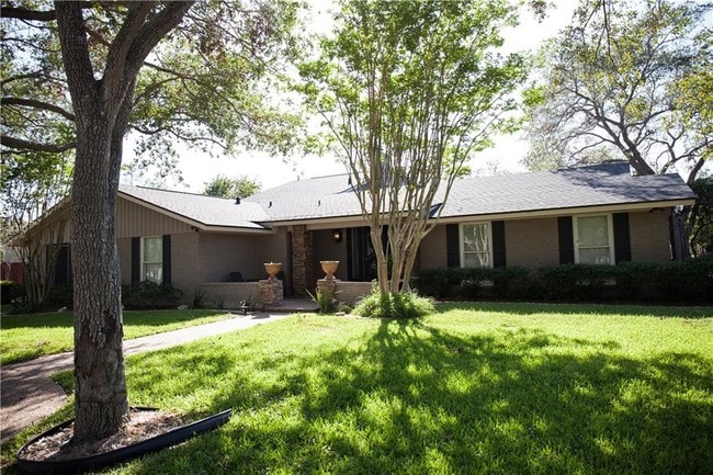 Building Photo - 6337 St Andrews Dr