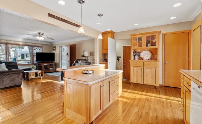 Building Photo - 3029 Saratoga Dr