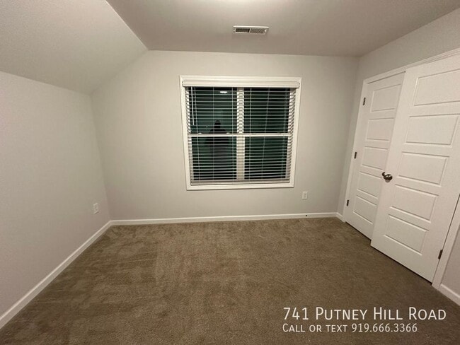 Building Photo - Charming 3-bedroom