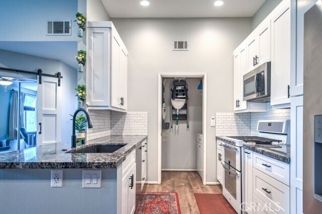 Building Photo - 319 Chaumont Cir