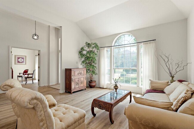 Building Photo - 10900 Peale Ct