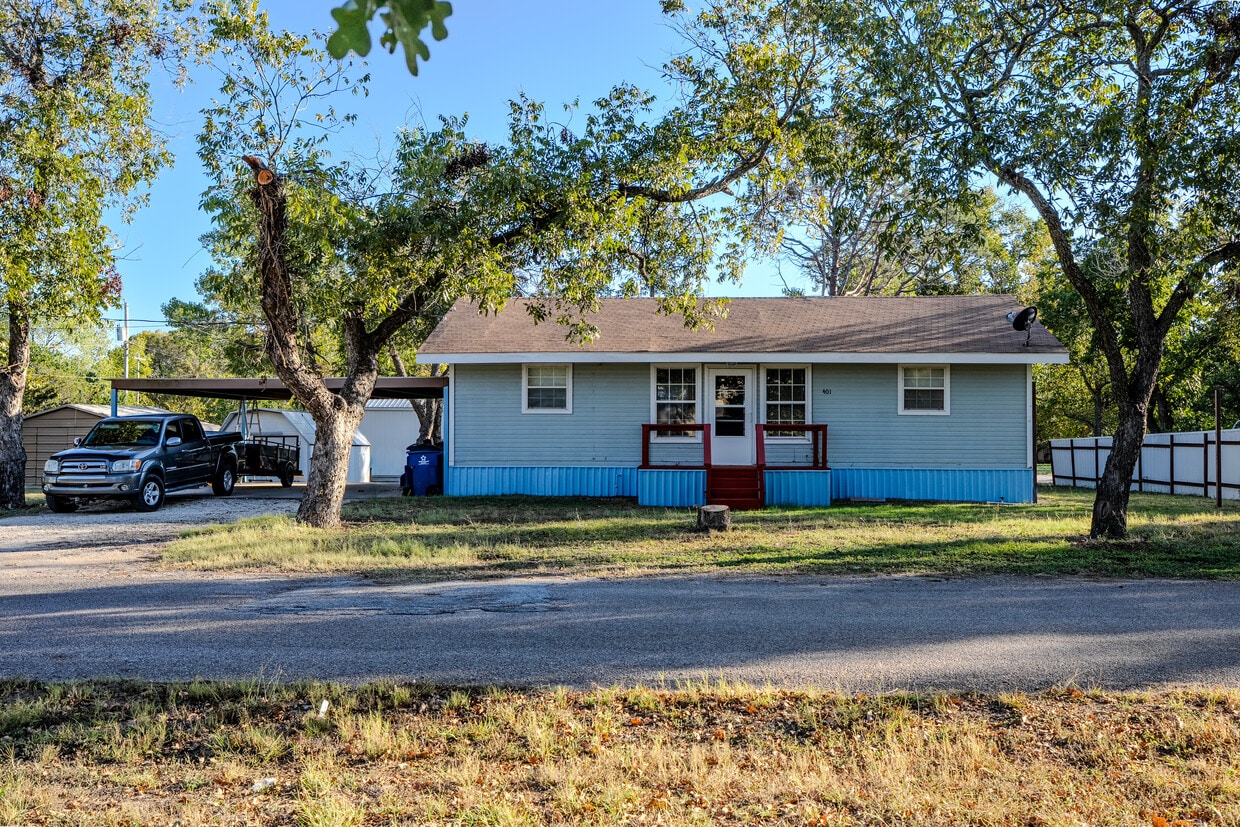 Primary Photo - 401 NE 4th St