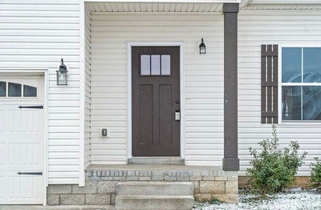 Foto del edificio - Beautiful 4 bedroom home in Clarksville - ...