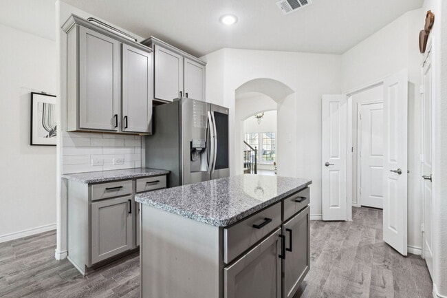 Building Photo - 11112 Canyon Oak St