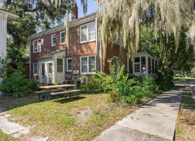 Building Photo - 315 NE 8th Ave