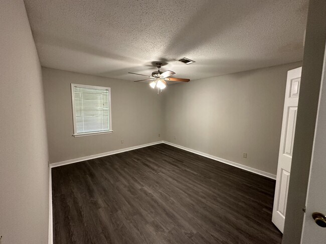 Foto del edificio - 108 Briarmeade Dr