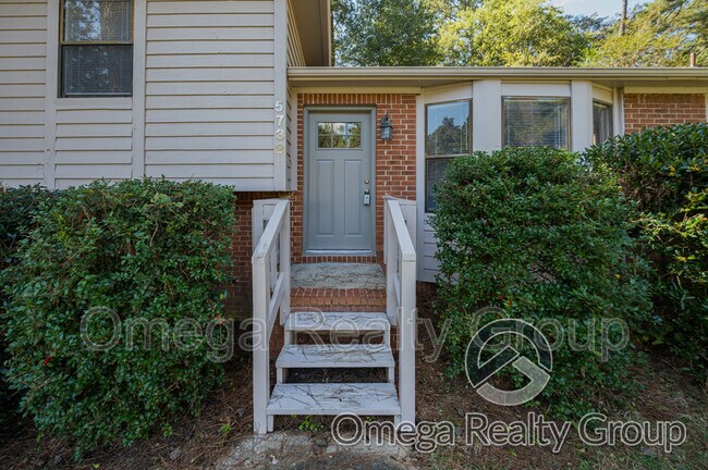 Building Photo - 5739 Annanadale Ln