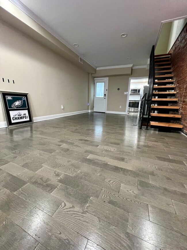 Building Photo - Stunning 2-Bedroom Townhome in Lower Moyam...