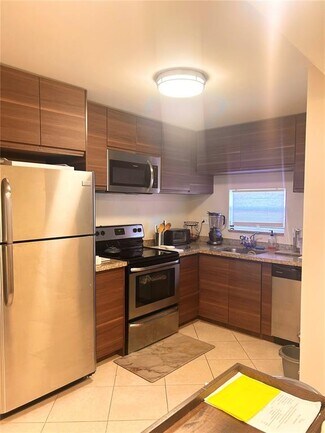 Building Photo - 361 S Hollybrook Dr