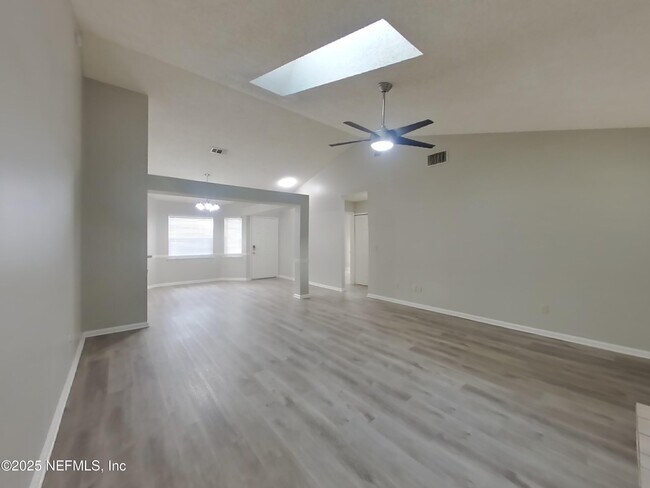 Foto del edificio - 3373 Millcrest Pl