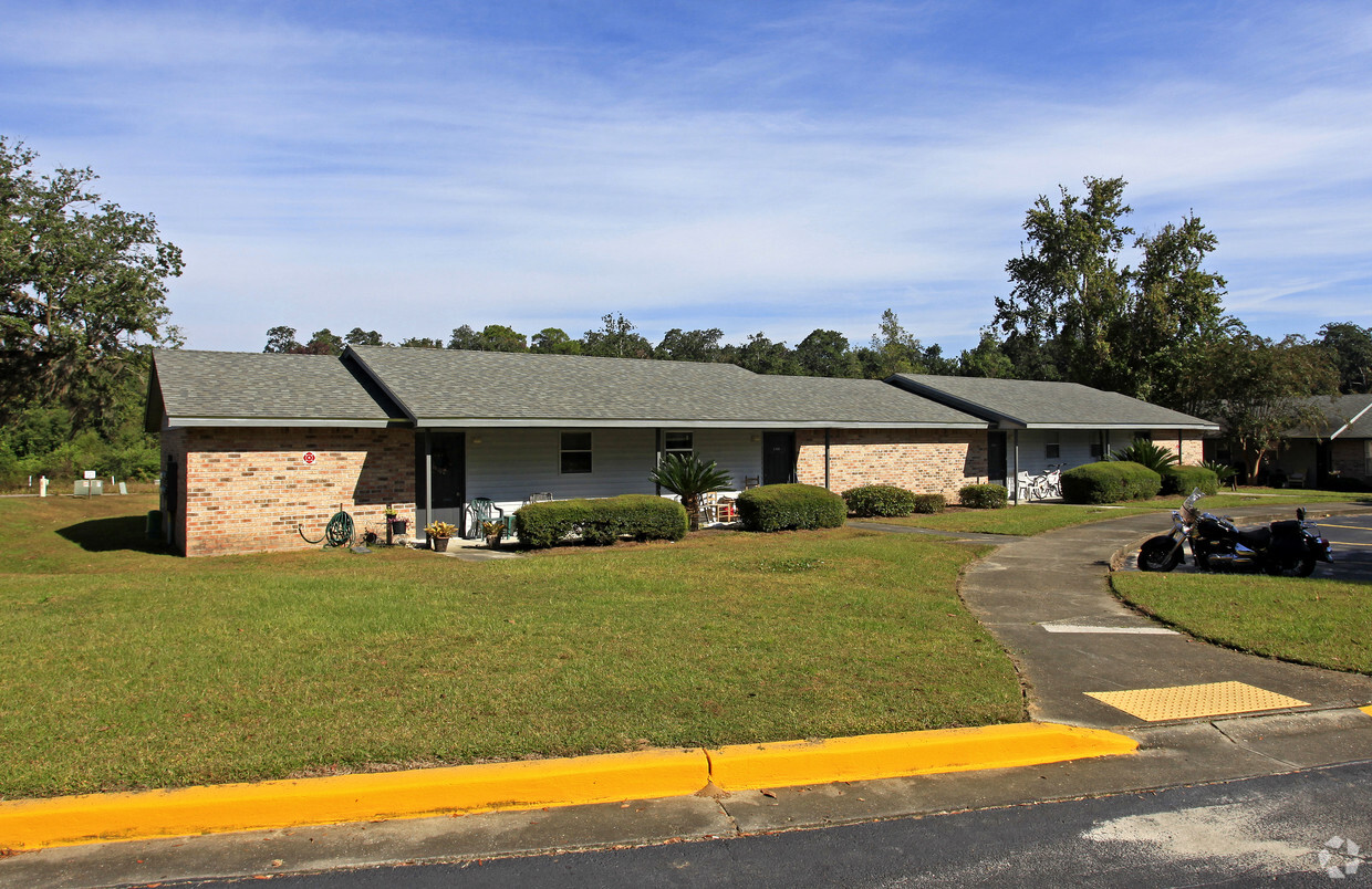 Primary Photo - Moss Creek Apartments