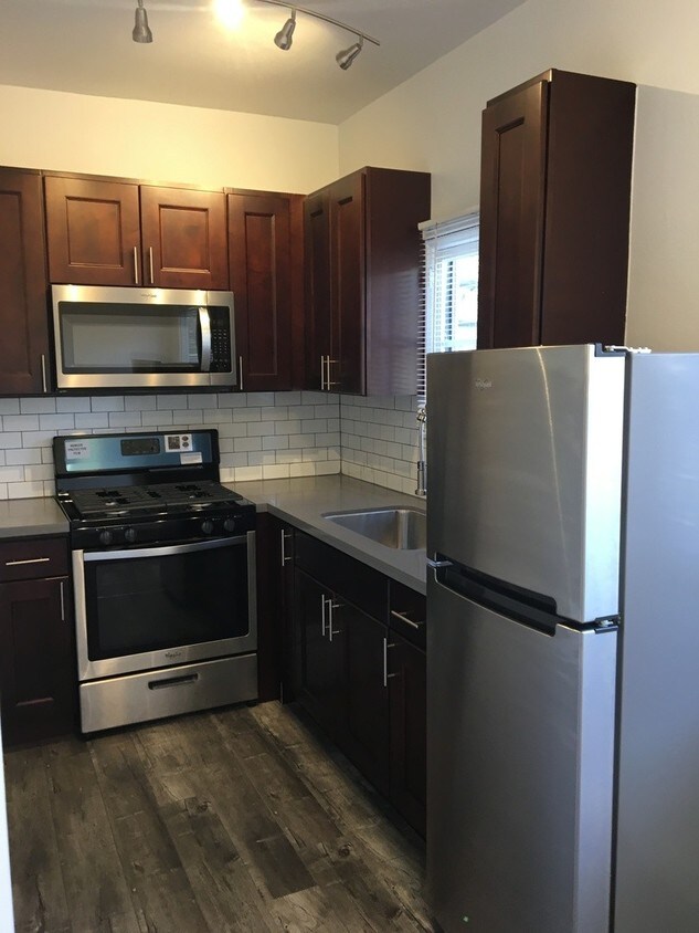 Foto principal - 123 E Windsor Rd