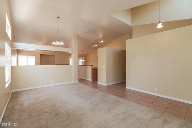 Building Photo - 1600 E Carla Vista Dr