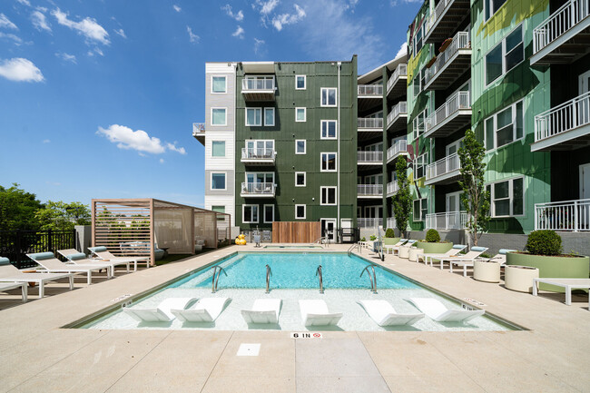 Resort Style Pool - Queens Wedgewood Houston