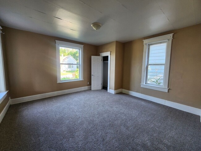 Building Photo - 316 S 16th St