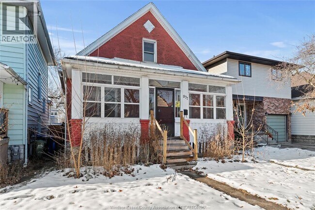 Building Photo - 977 Gladstone Ave