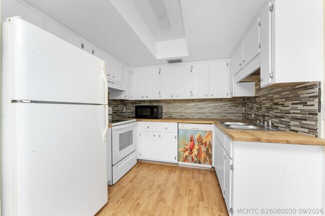 Foto del edificio - 22481 Westchester Blvd
