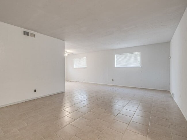 Photo - 33 NE 63RD ST House