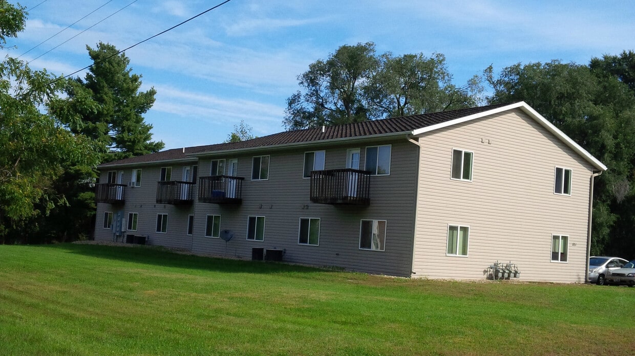 321 20th Ave E Unit A, Menomonie, WI 54751 Apartments in Menomonie