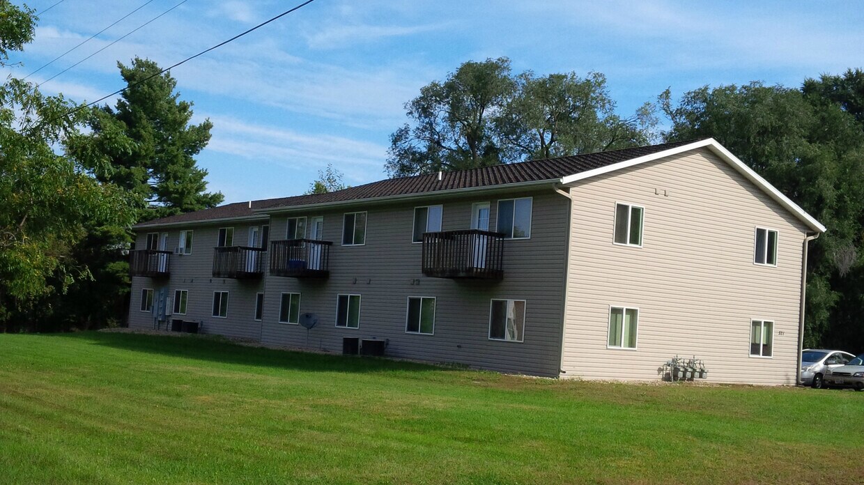 321 20th Ave E Unit A, Menomonie, WI 54751 Apartments in Menomonie