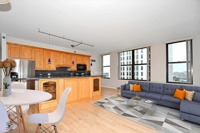 Foto del edificio - 330 N Jefferson St