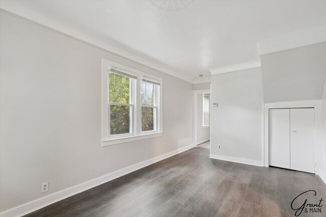 Foto del edificio - 3 Bed Bungelow $1300.00/mo