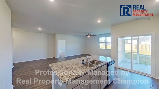 Foto del edificio - Beautiful 3 BD/2 BA Home in Riverside