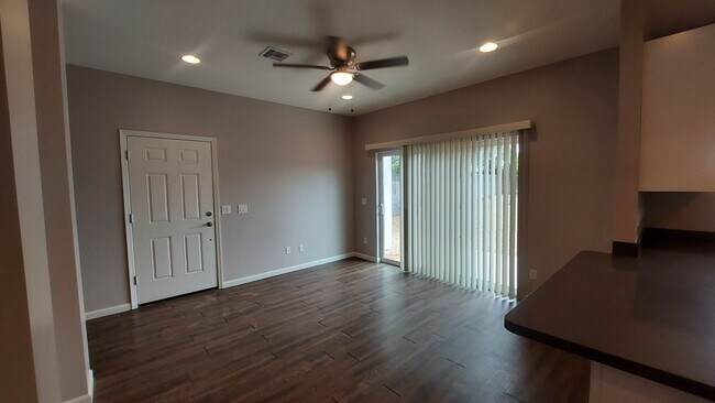 Foto del edificio - 1728 E Ocotillo Rd