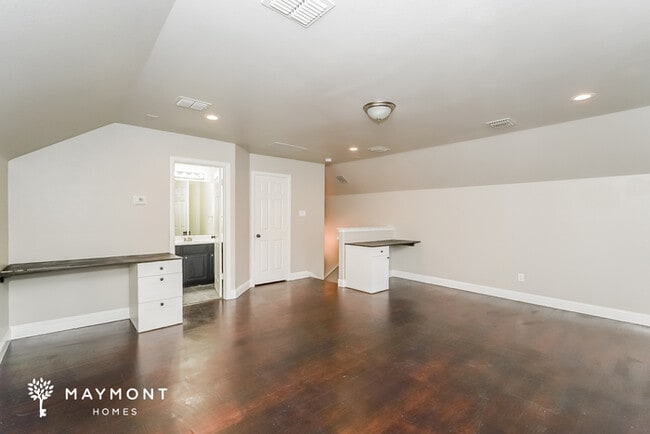 Building Photo - 1658 Stetson Dr
