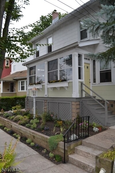 Primary Photo - 168 Willow St