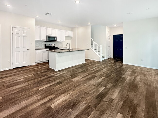 Building Photo - 27607 Sawtooth Ln