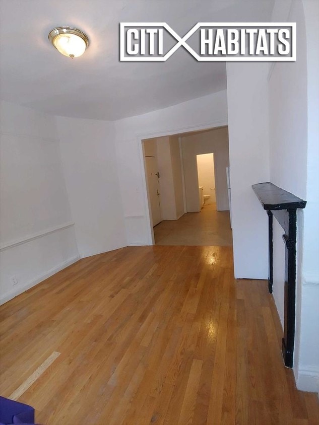 Building Photo - 456 W 45th St