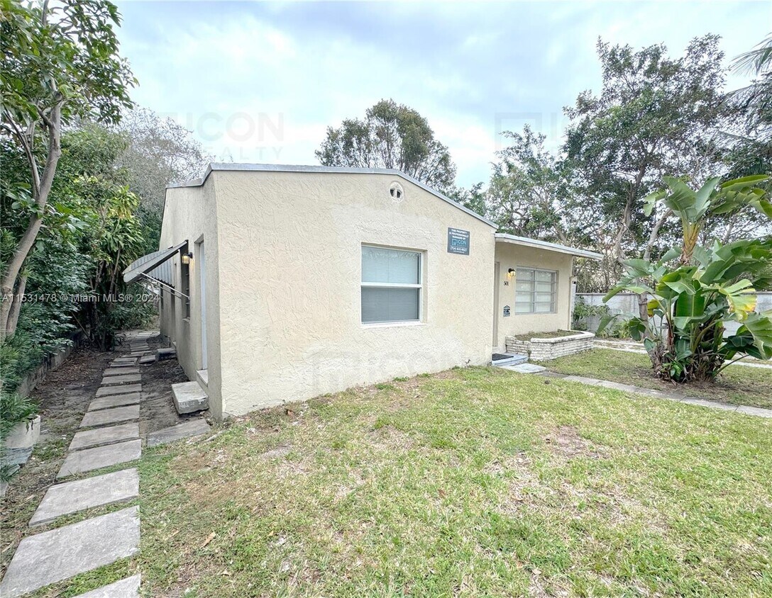 Primary Photo - 501 SE 12th Ct