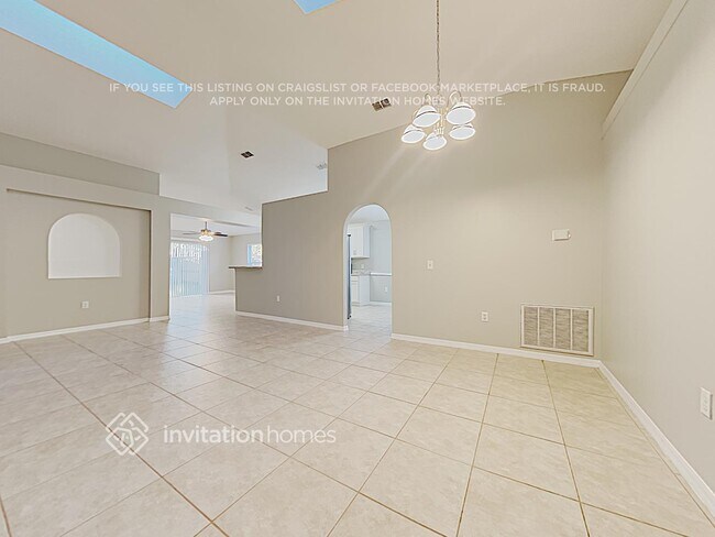 Building Photo - 14520 Lake Price Dr