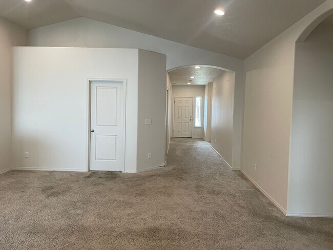 Foto del edificio - 3 Bedroom 2 Bath Rambler close to the Golf Course!