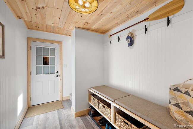 Foto del edificio - 222 Ackerson Lake Dr