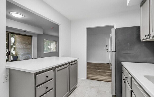 Building Photo - 12311 Braxfield Ct