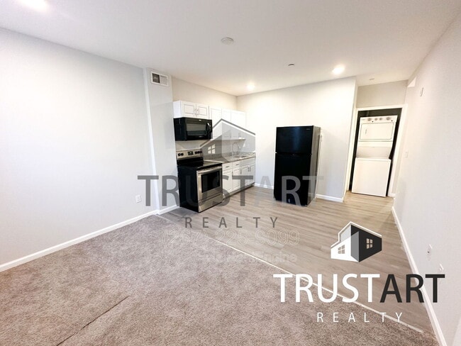 Photo - 2404 W Thompson St Apartment