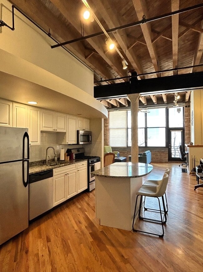 Foto del edificio - 1601 S Indiana Ave