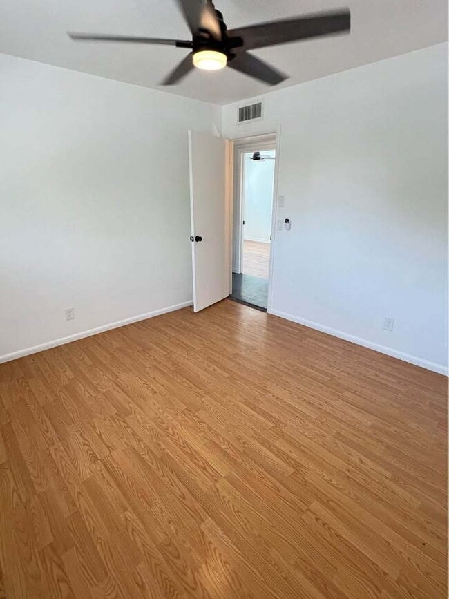 Building Photo - "Private Room with a shared bathroom (1 other room) locate in the Heart of Washington, UT!"