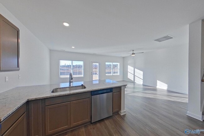 Foto del edificio - 6113 Taramore Ln NW