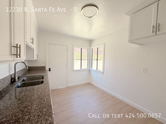 Building Photo - 12230 N Santa Fe Ave