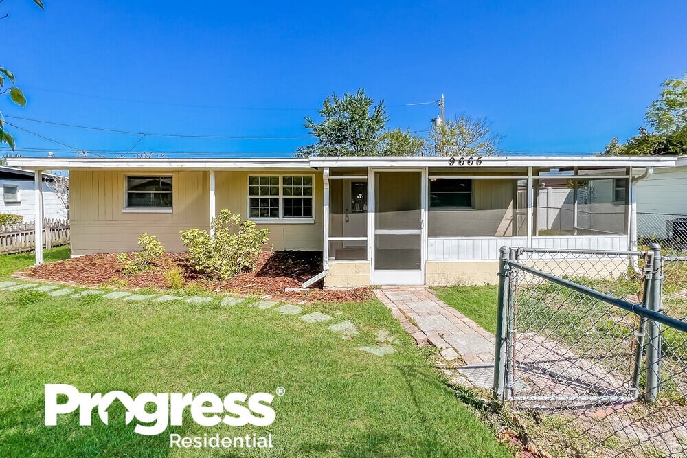 Foto principal - 9665 Crestview St