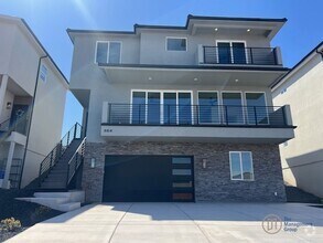 Building Photo - 664 E Desert Cactus Dr