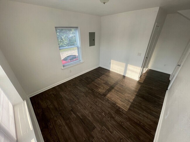 Building Photo - 2 br, 1 bath House - 2325 NW 12th Apt. A